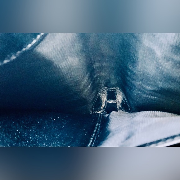 “HP” Auth Gucci black leather and nylon compact wallet - Picture 10 of 12